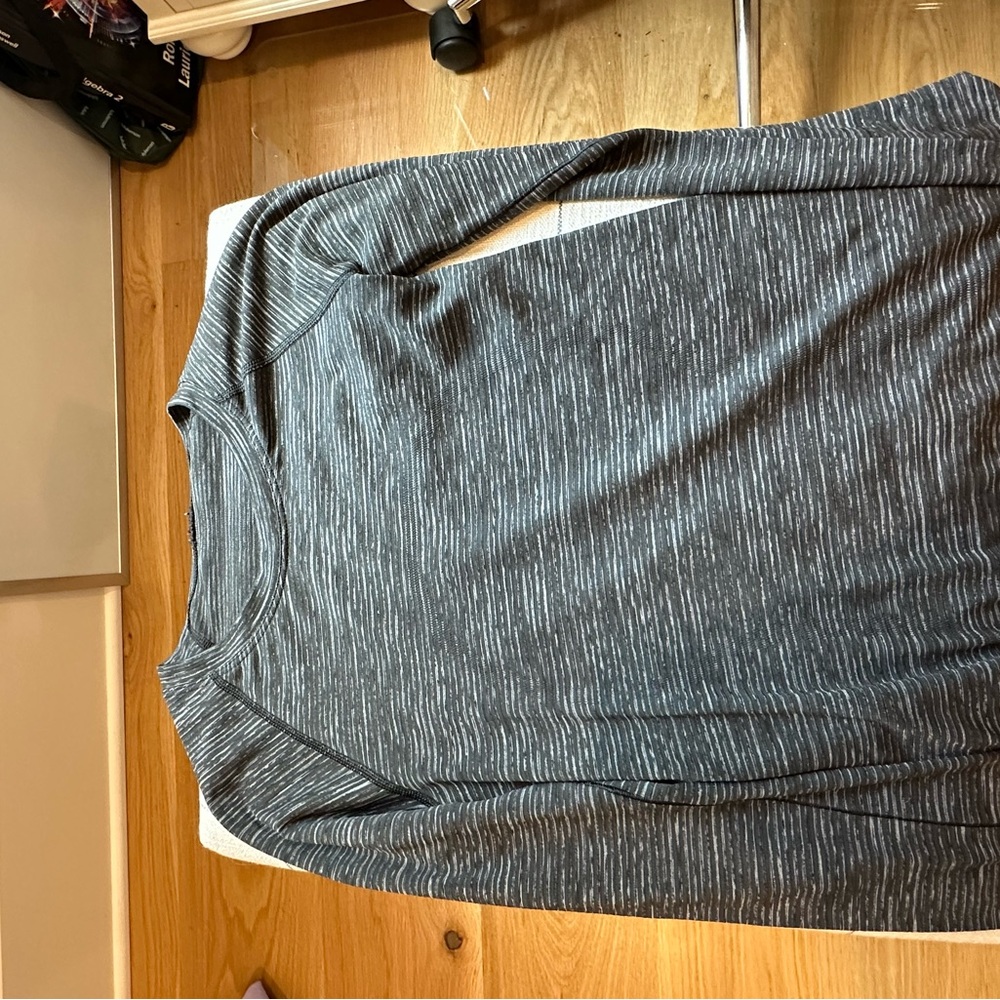 Lululemon Athletica Gray Long Sleeve Tee